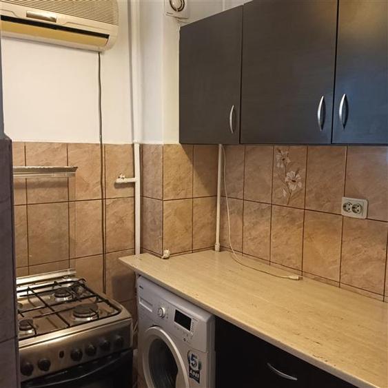 Garsoniera de vanzare in Galata etaj intermediar