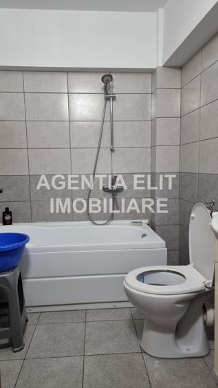 Apartament 4 camere, zona Stadion