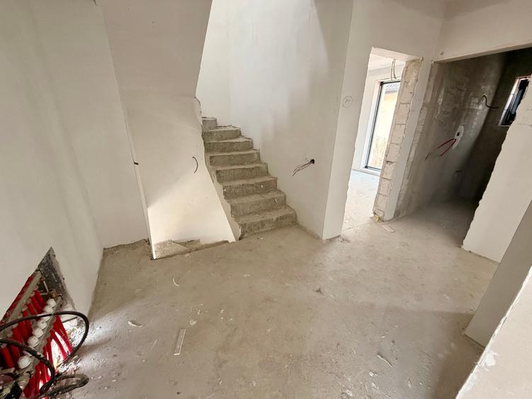 Casa P+2Et+Terasa. 5 cam. Util 185mp. Teren 250mp.
