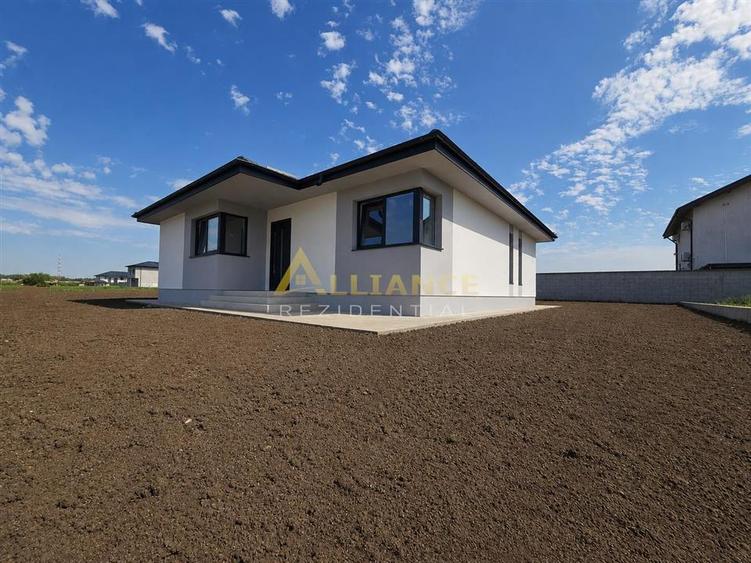 Casa parter- 4 camere- 600m de autobuz- 2km de metrou-pod-beci