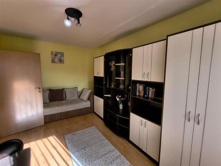 Apartament 2 camere balcon zona Cedonia