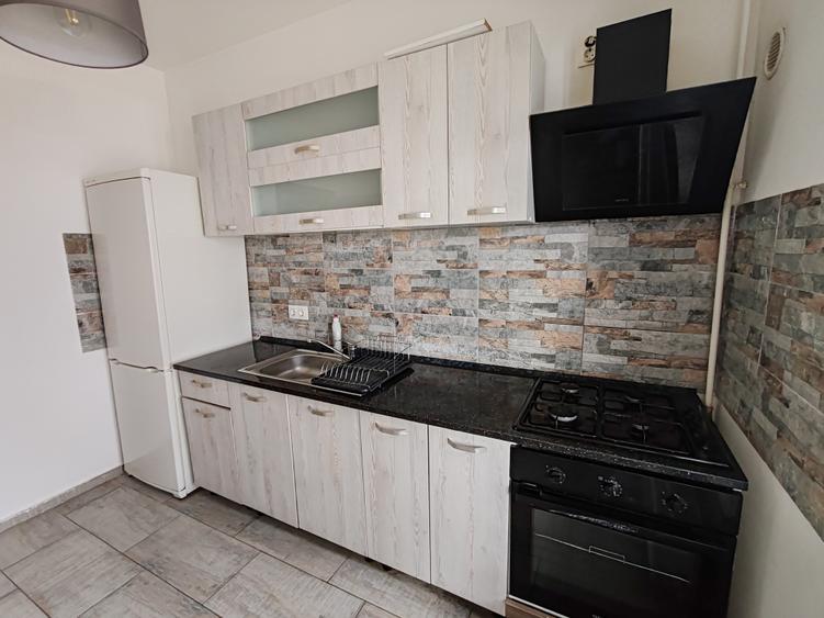 Apartament 2 camere liber la vanzare zona Coresi