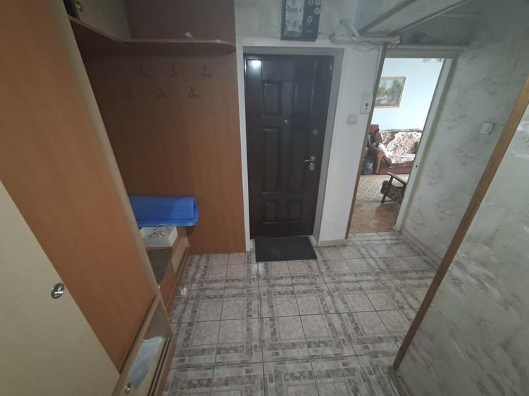 Apartament cu 3 camere, decomandat, etajul 1/8, zona Garii