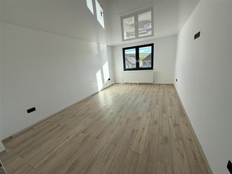 Casa cu 4 camere si 3 bai pretabila birouri in Sura  Mare - 15