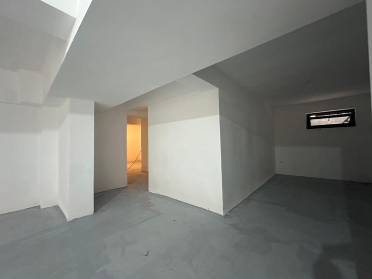Spatiu comercial 130 mp - demisol - Faleza Nord - 100.000 euro(Cod E8+E10)
