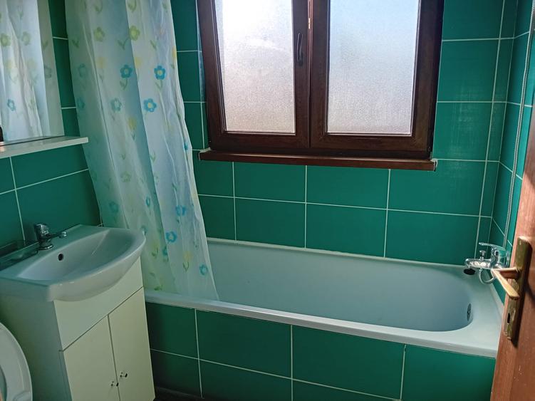 De inchiriat casa de locuit cu 2 camere in Singiogiu de Mures str Salcamilor
