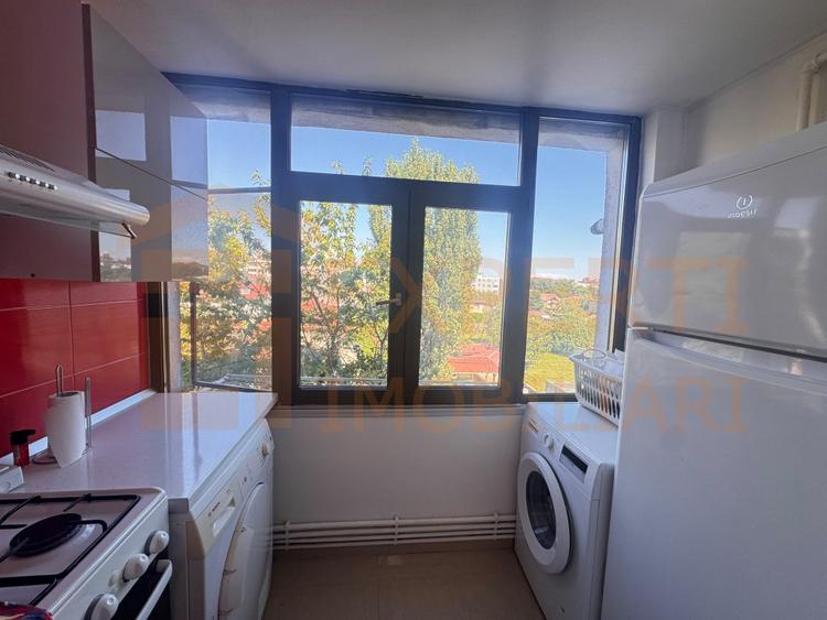 Apartament 3 camere decomandat, renovat integral, de vânzare în KM 5 – Constanța