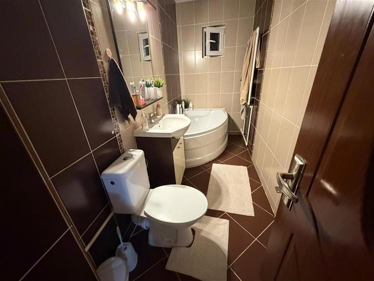 Apartament 3 camere, renovat, Supeco , etaj 4 cu acoperis