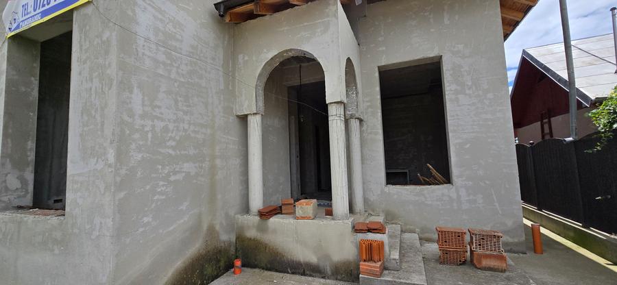 Vila de vanzare Focsani la gri, tip brancovenesc .