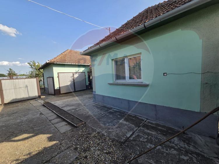 Casă cu gradina si solarii de legume in Mehkerek UNGARIA