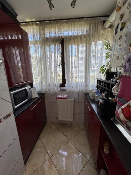 Apartament 3 camere, etaj 4/10, Marasesti