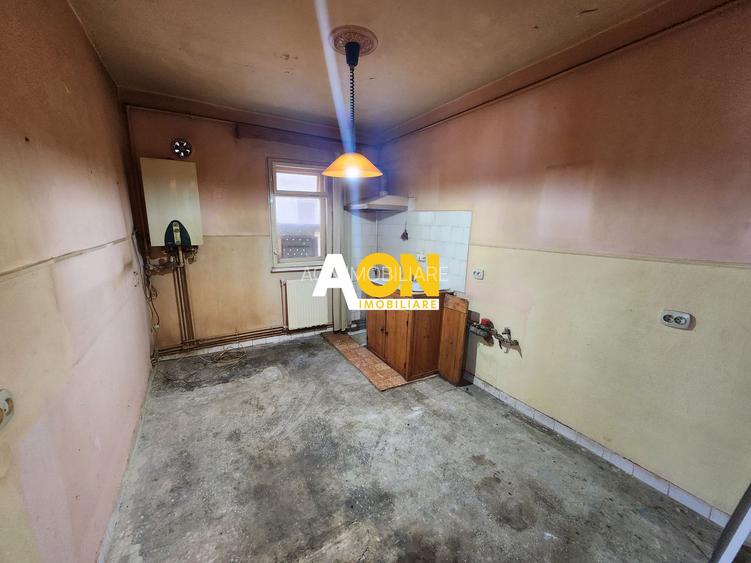 Apartament 3 camere, etaj intermediar, Cetate