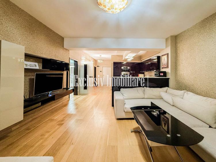 Vedere Frontala la Mare si Plaja la Picioare - Apartament cu Parcare Privata
