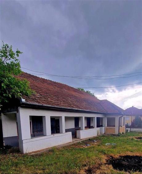 Vanzare casa individuala 4 camere in Aghiresu cu teren de 1355 mp, jud Cluj