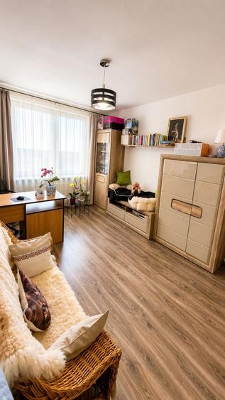 Apartament Modern De Vanzare | 2 Dormitoare | Parcare | Balcon x 2 | Etaj 2/3