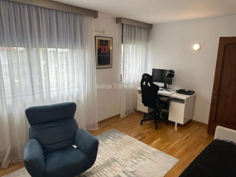 Casa de vanzare cartier Bratieni - 200 mp suprafata utila, 700 mp teren - 14