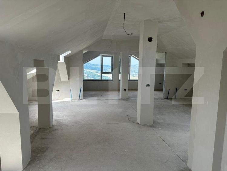 Apartament finisat 3 camere, 183 mp, bloc nou, zona Zamca