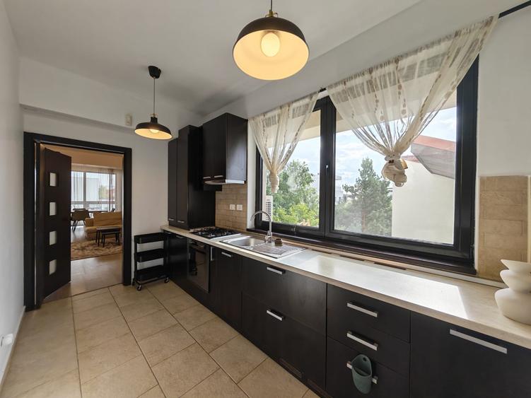 Apartament foarte spațios lângă Pădurea Băneasa | Spații de depozitare | Parcare