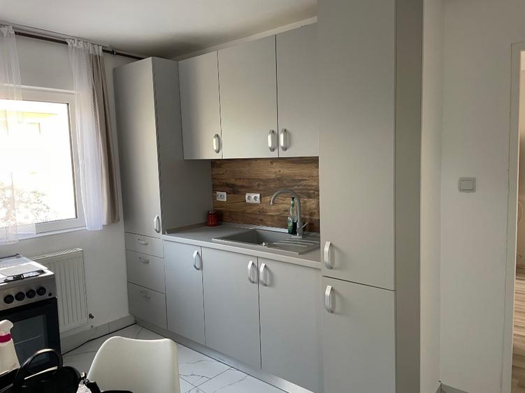 Închiriez apartament