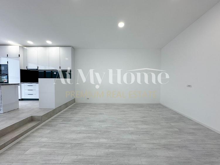 Duplex penthouse spatios si luminos cu 4 camere, nemobilat LUX, parcare, terasa