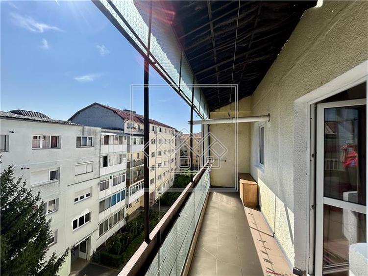 Apartament 2 camere, decomandat, la cheie, zona buna