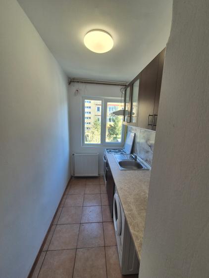 Închiriez apartament 1 camera etajul.1