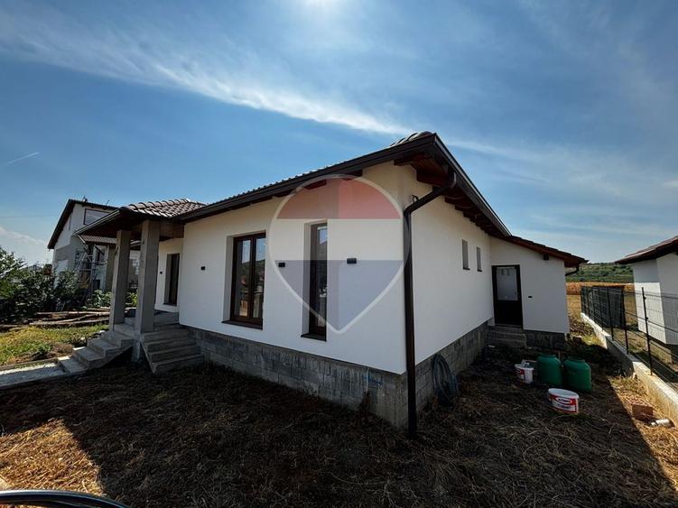 Casă / Vilă cu 4 camere de vânzare