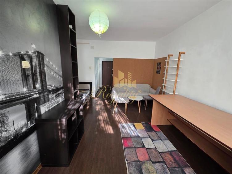 Apartament 1 camera, centrala proprie, etaj 1 - Zona Complexului Studentesc