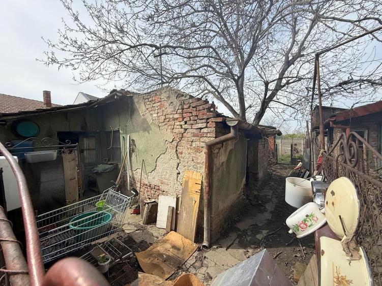 Apartament de vanzare la curte comună, 67,5 mp utili, teren 213 mp