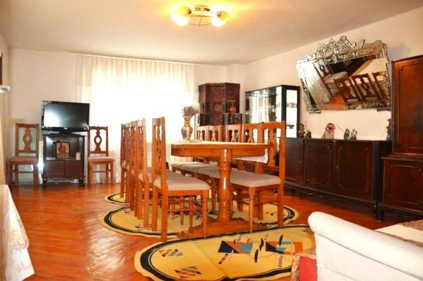 Casa 7 camere + 1000 mp teren, ideala pensiune - Runcu zona Leaota.