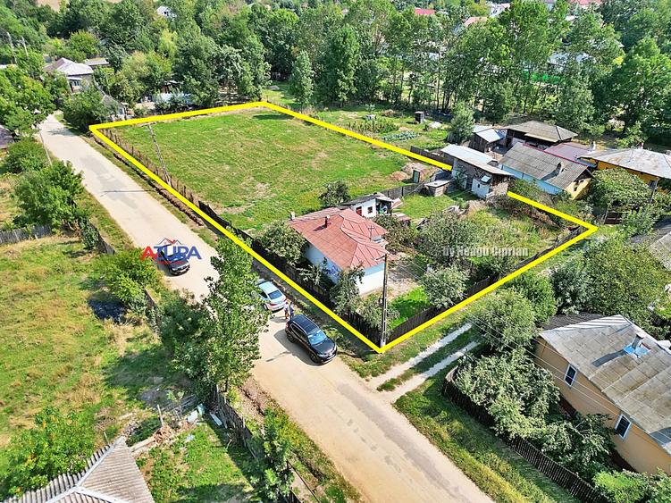Casă 3 camere + 2.341 mp teren, zona centrală Recea, Argeș – 28.000 €