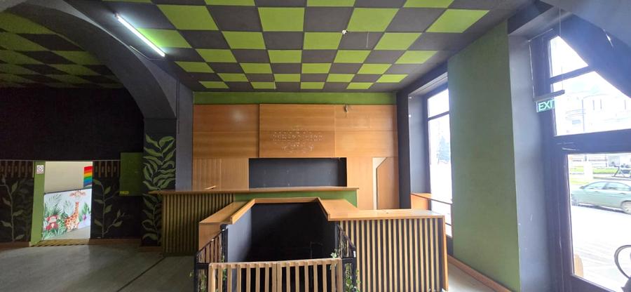 Spatiu comercial ultracentral cu vitrina de 700 mp, Oradea, Bihor