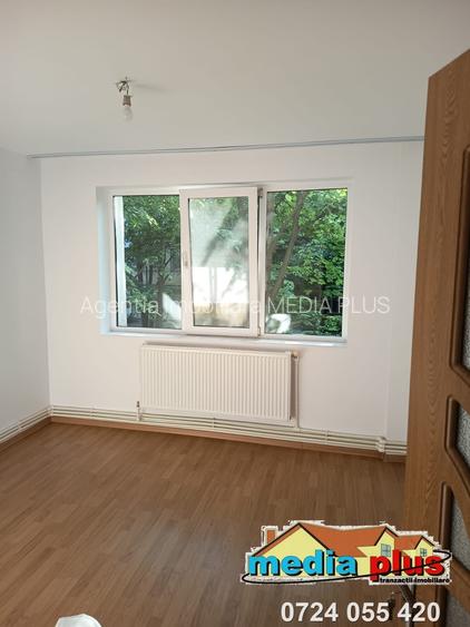 Apartament 3 camere de vânzare, Micro 17, Etaj 2,  pret, 78.000 € - 7