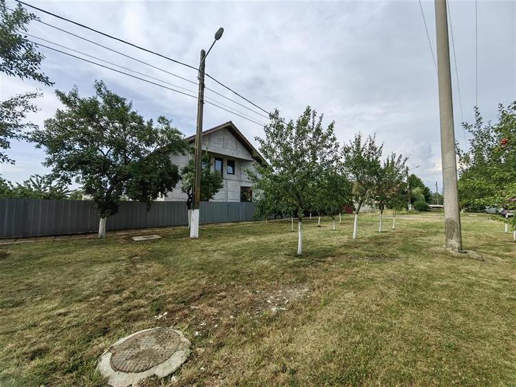Casa noua cu 6 camere in SAGU la principala