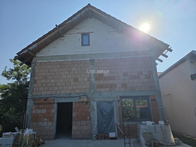 Vand casa la rosu sau schimb cu apartament cu 3 camere plus difedenta - 2