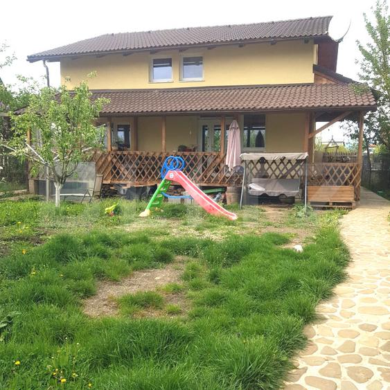 Casă deosebită din lemn masiv de stejar, 156 mp utili, teren 700 mp, Bod