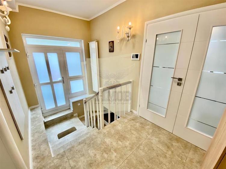 Casa cu 4 camere 3 bai 2 terase si teren 450 mp in zona Parcul Sub Arini