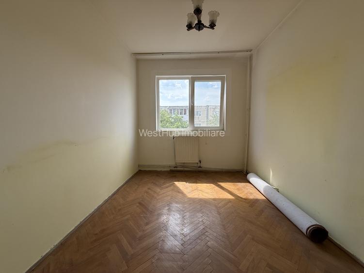 Apartament 3 camere, etaj 3, semidecomandat, centrala, P-ta Doina - 7