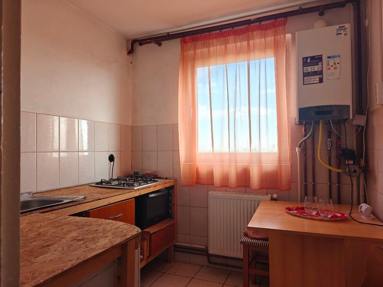 Ofer spre închiriere apartament cu doua camere