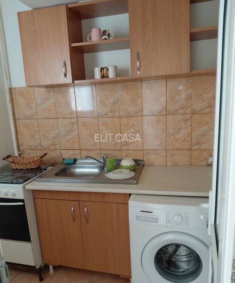 Garsonieră, etajul 2/4, zona Podu Ros - Gara Internațională - 3