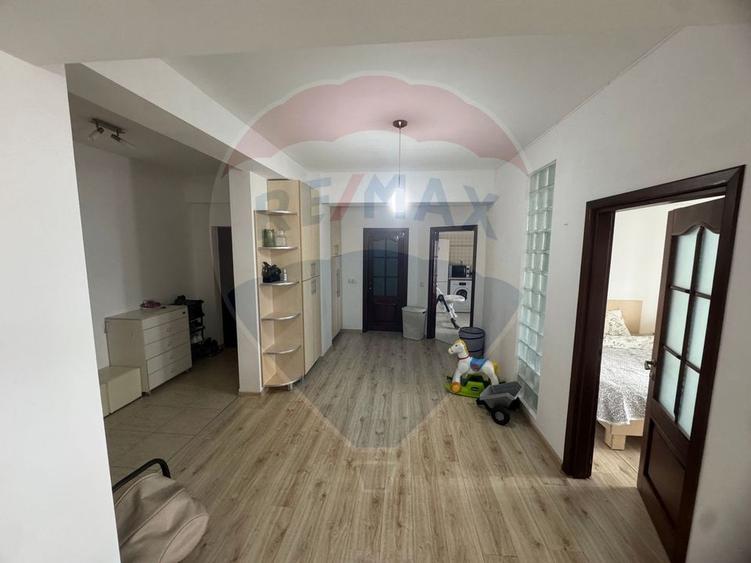 Apartament 3 camere | 2 bai | balcon | mansarda | bloc nou | Burdujeni