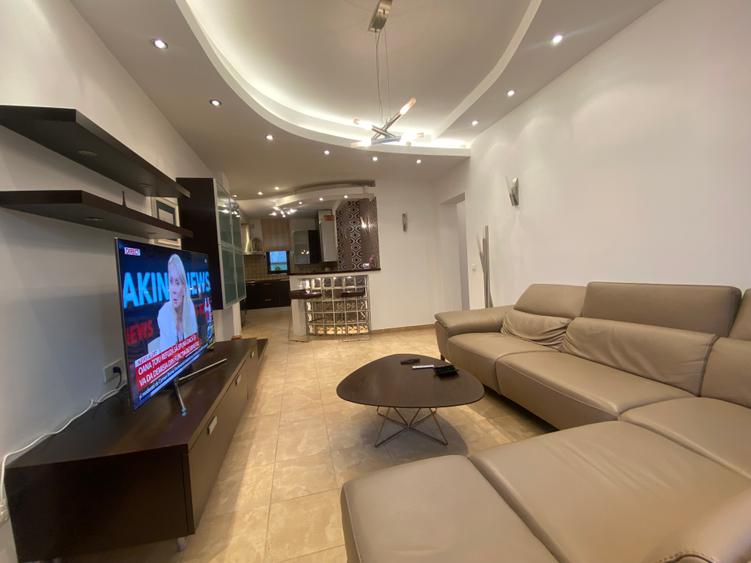 Lovely apartment on 2 levels in a villa in Primaverii