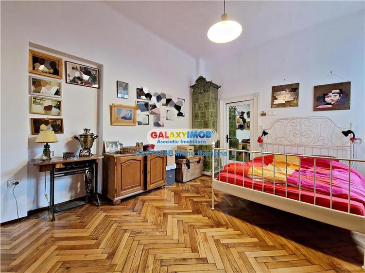 Casa veche renovata, parter+mansarda, curte proprie, Foisorul de Foc