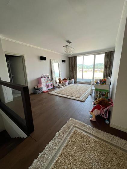 Penthouse de lux cu 6 camere, 3 locuri de parcare, zona Europa