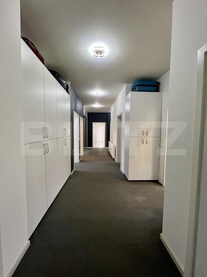Casǎ cu 4 camere, zona Sânpetru