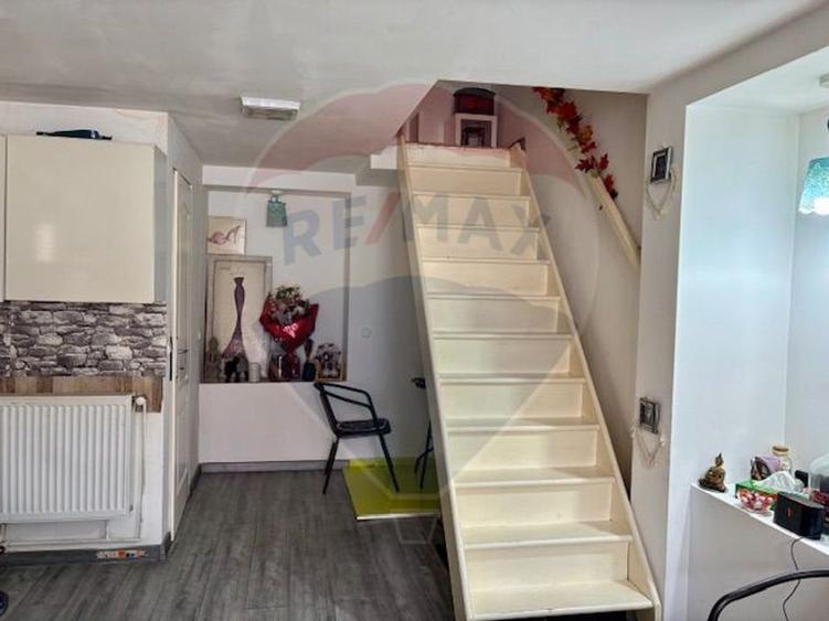 Apartament tip casa cu 4 camere de vânzare în zona Ultracentral
