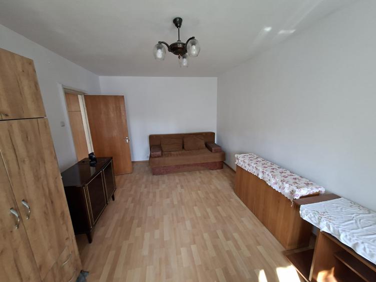 Apartament cu 2 camere, decomandat, etajul 2/10, zona Dacia