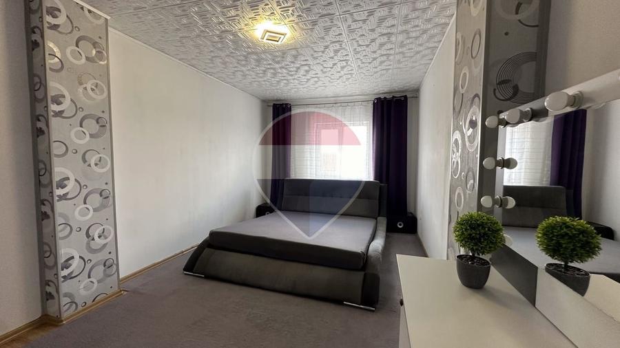 Apartament cu 3 camere de vânzare în zona Soarelui