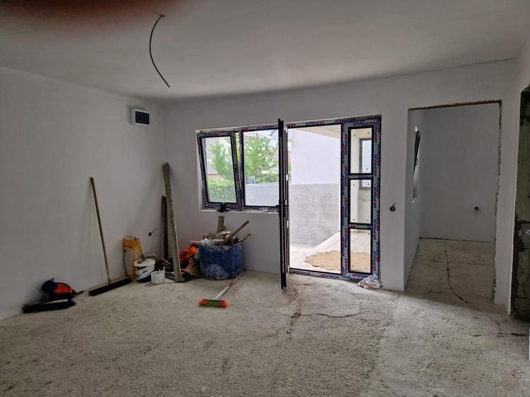 Agenție imobiliară vindem casa la sol cu 4 camere în Năvodari