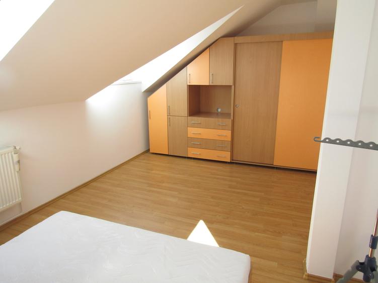 Apartament cu 2 camere + living, pe două niveluri, complet utilat și mobilat